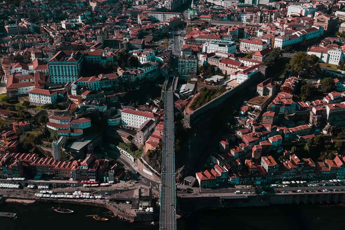 Vila Nova de Gaia com 304 mil habitantes, a terceira maior cidade de Portugal
